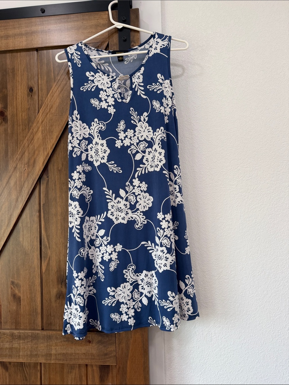 Espresso Navy and White Floral Keyhole Top